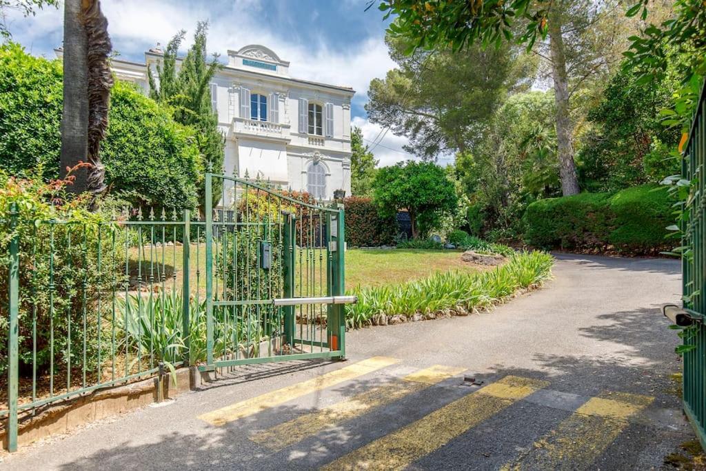 Appartement L'Annonciade-Calme-Terrasse-Parking à Cannes Extérieur photo
